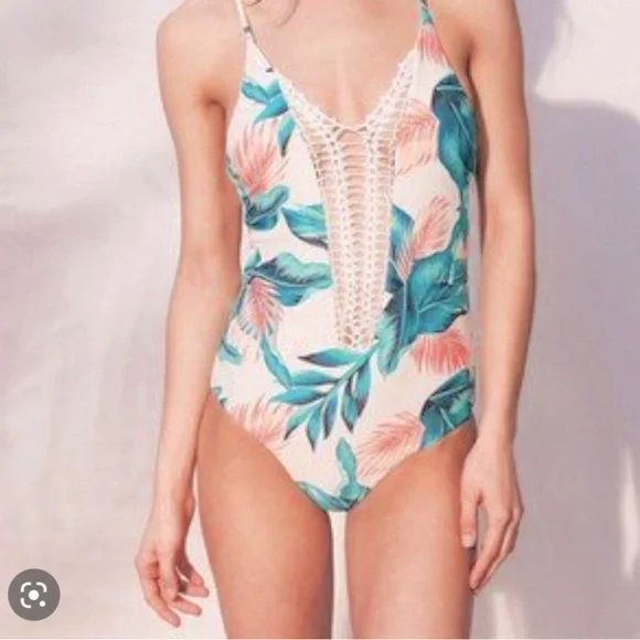 Billabong x Urban Outfitters RARE Crochet Tropical Swimsuit, Small, Monokini - Picture 8 of 12